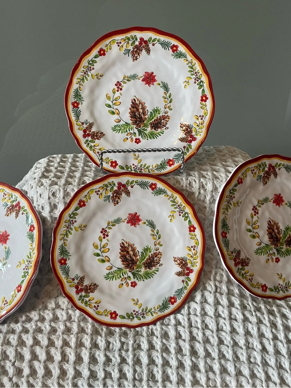 LaCadeaux “Noelle” Holiday Collection Appetizer Christmas plates 432